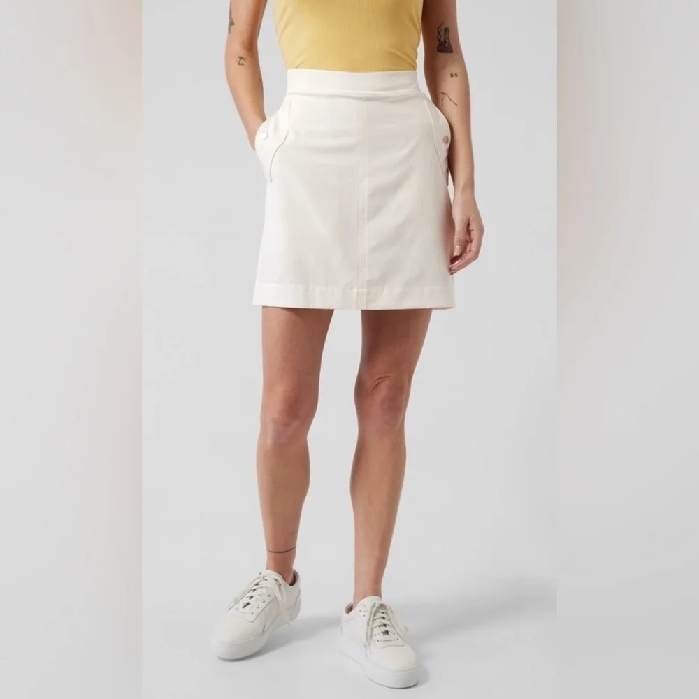 Athleta Vienna Cargo Skort in White - Size 4